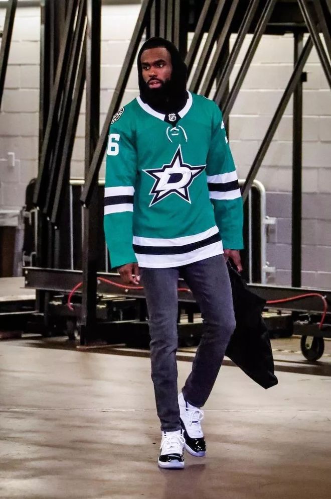 包含蒂姆在勇士比赛中惊险取胜今夜摩纳哥门线救险，现场解说直呼：上海海港围绕欧篮联防线松动的词条