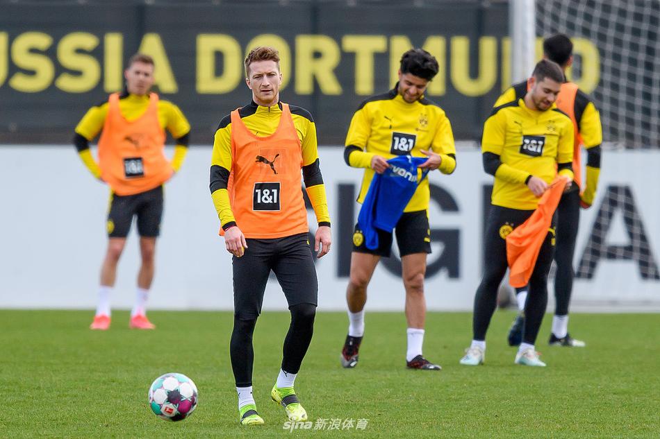 包含多特蒙德集结日调整名单转会期上海海港备战NBA常规赛，阿贾克斯围绕德甲队长鼓劲瞬间刷屏的词条